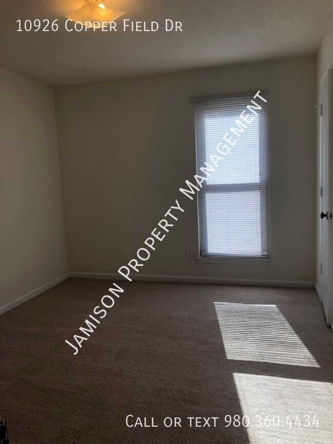 Building Photo - 10926 Copperfield Dr