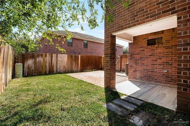 Building Photo - 213 S 49th St