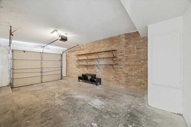 Building Photo - 2223 Par Ln