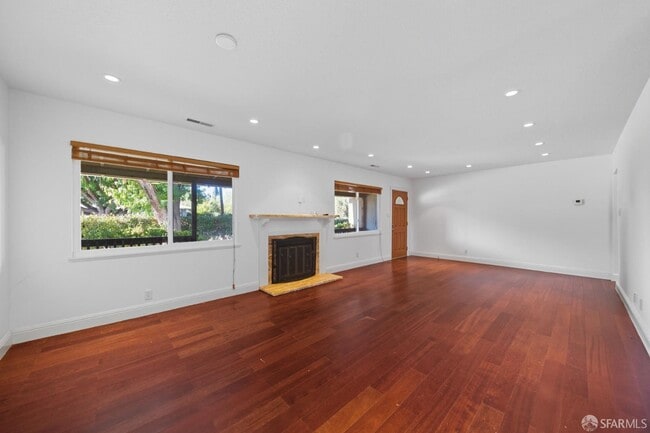Building Photo - 2061 Ahneita Dr