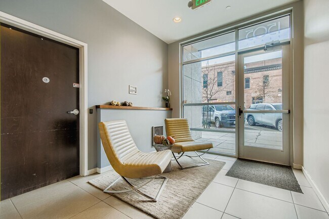 Building Photo - Luxury Pearl Street 1BDR