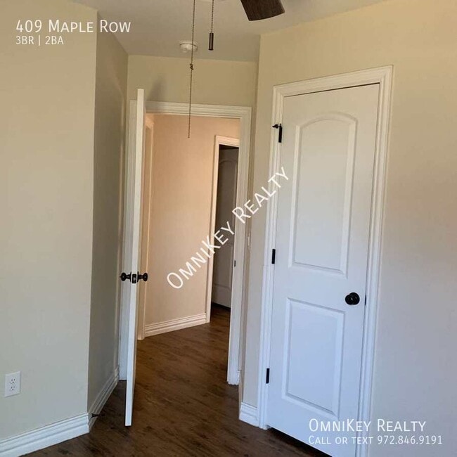 Building Photo - 409 Maple Row