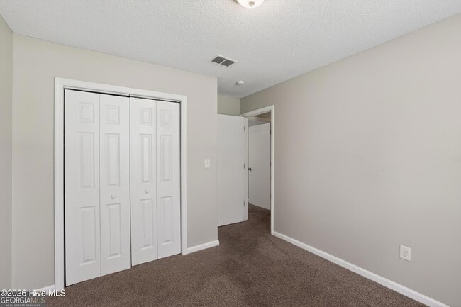 Building Photo - 3016 Mistletoe Ave