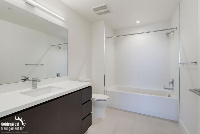 Building Photo - Modern 2Bdm 2Ba Condo with Stunning Bay Views in Savina Downtown San Diego!