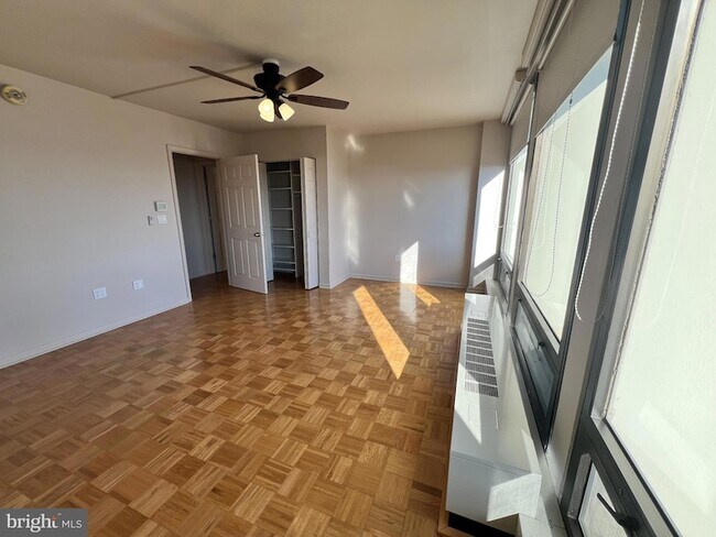 Building Photo - 200 Locust St