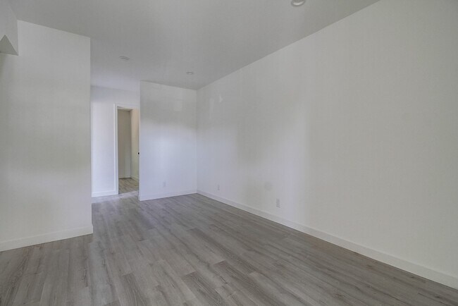 Building Photo - 4756 Madison Ave