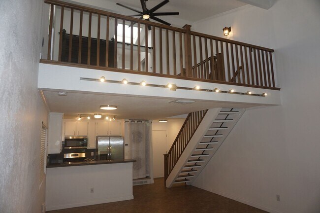 Building Photo - Wonderfully Remodeled 1 Bedroom with Stunn...