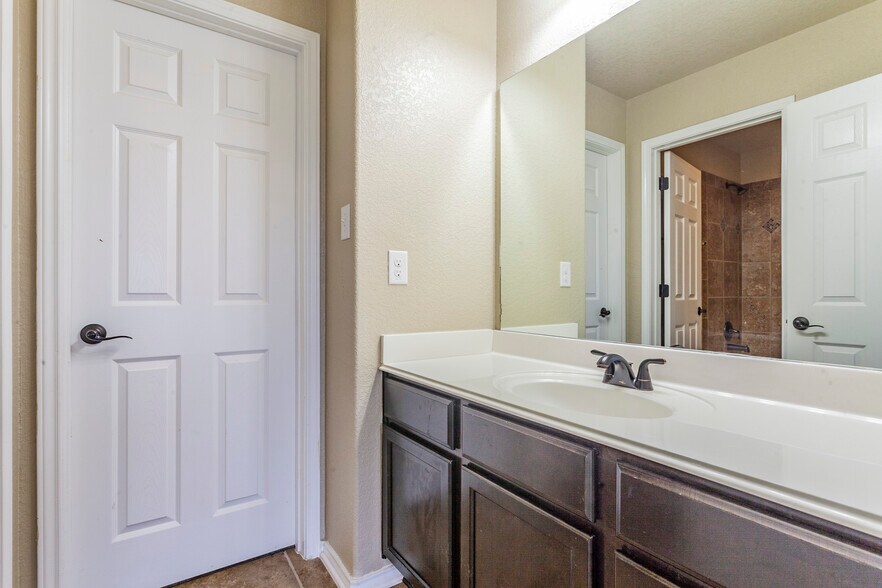 Building Photo - 11415 ROADRUNNER