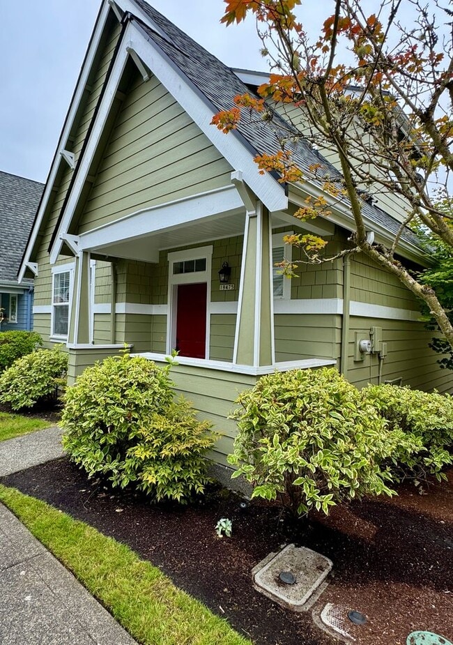 Primary Photo - Desirable Poulsbo Place cottage...now avai...