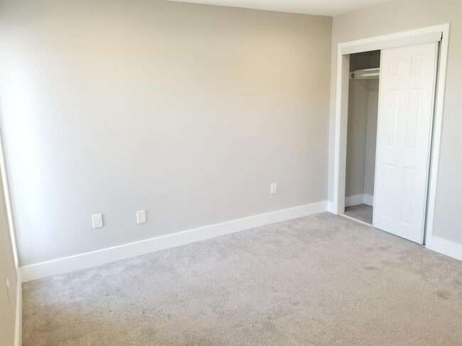 Building Photo - 935 La Posada Dr