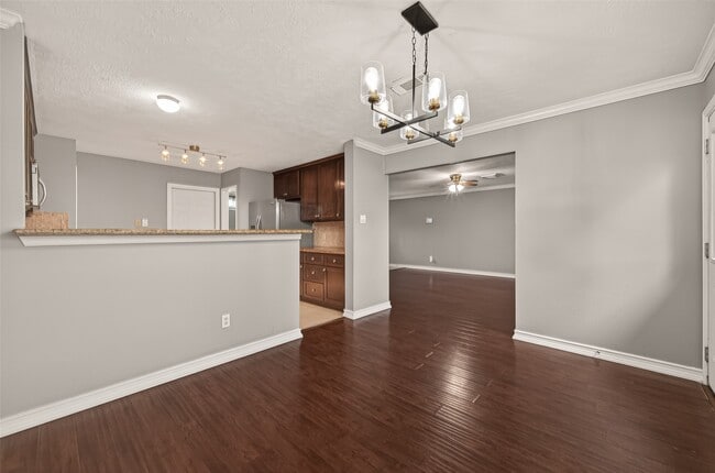 Building Photo - 6815 Lower Arrow Dr