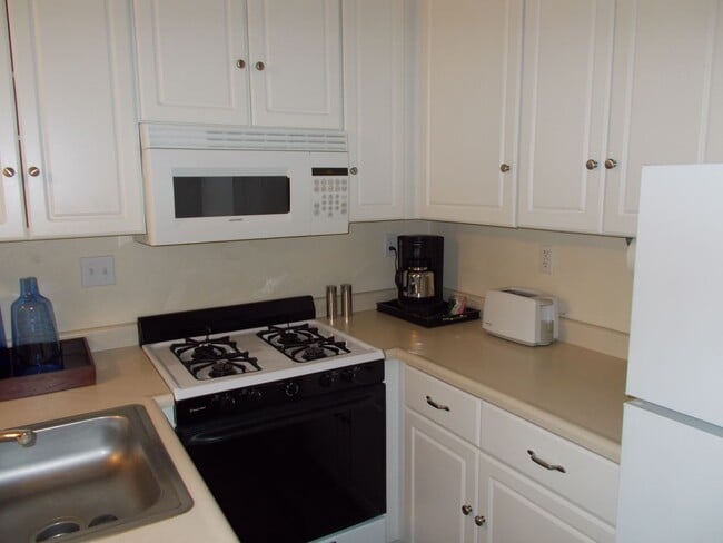 Building Photo - 115 Palomar Ave