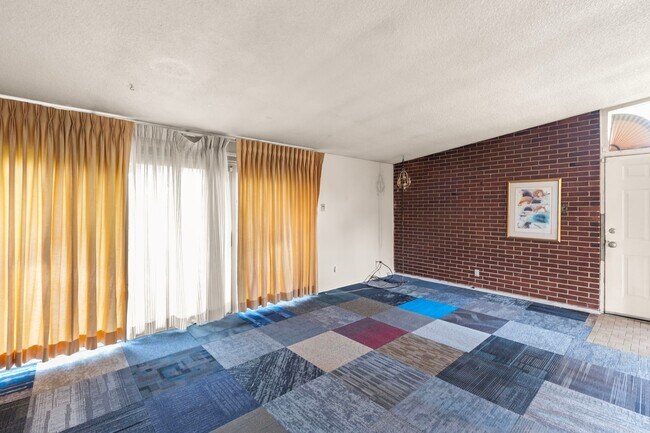 Building Photo - 6452 Evergreen Blvd