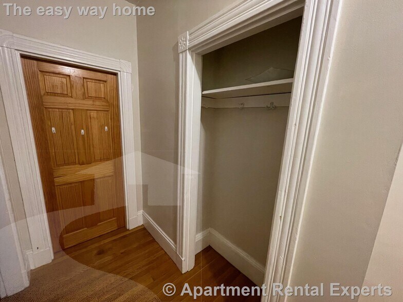 Building Photo - 578 Main St