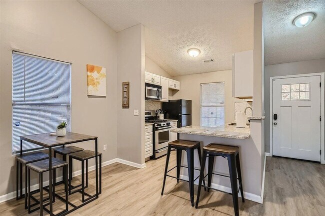 Building Photo - 5418-5420 Glen Haven Dr