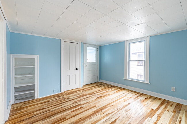 Building Photo - 83 Ridgeway Ave