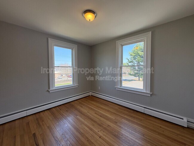 Building Photo - 818 Pine St