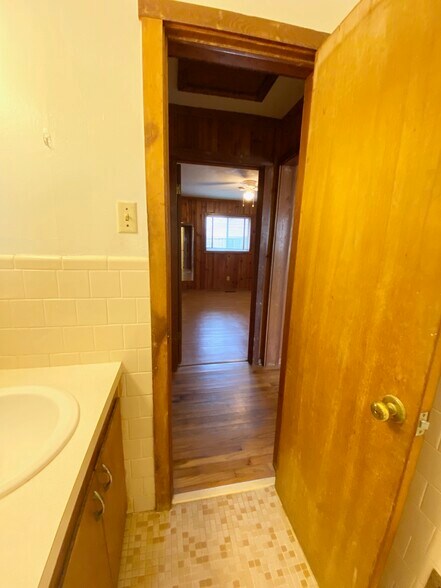 Building Photo - 207 Auburn Dr