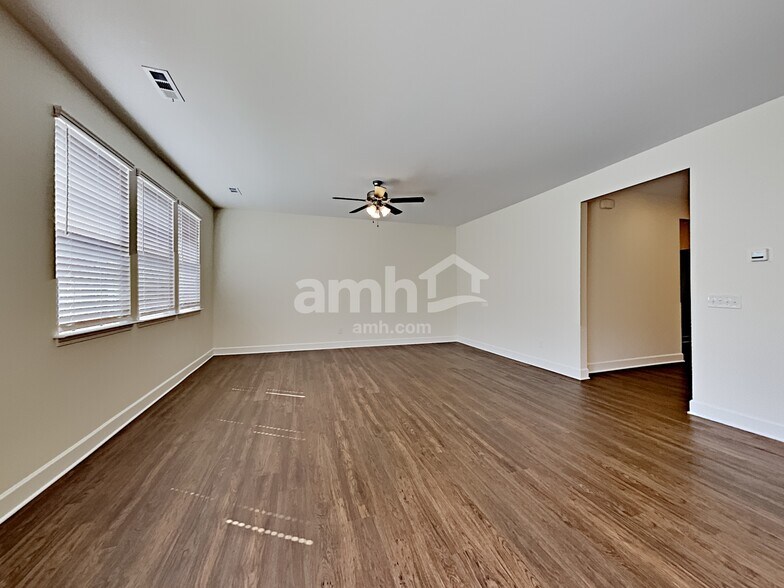 Building Photo - 4949 Chutney Dr