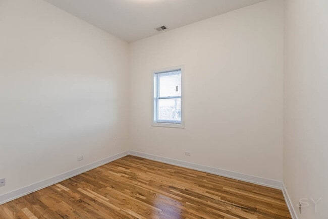 Building Photo - 4808 N Spaulding Ave
