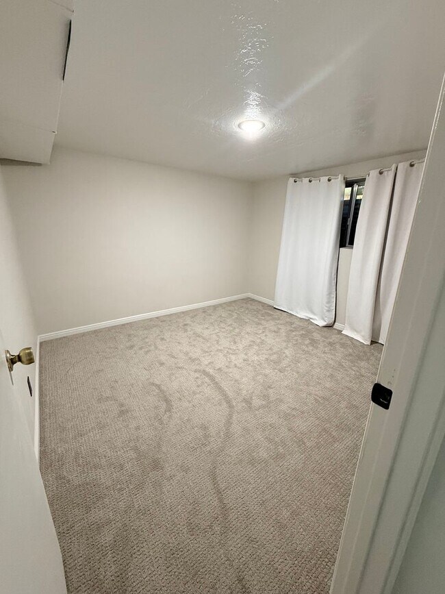 Building Photo - Cove Drive Comfort