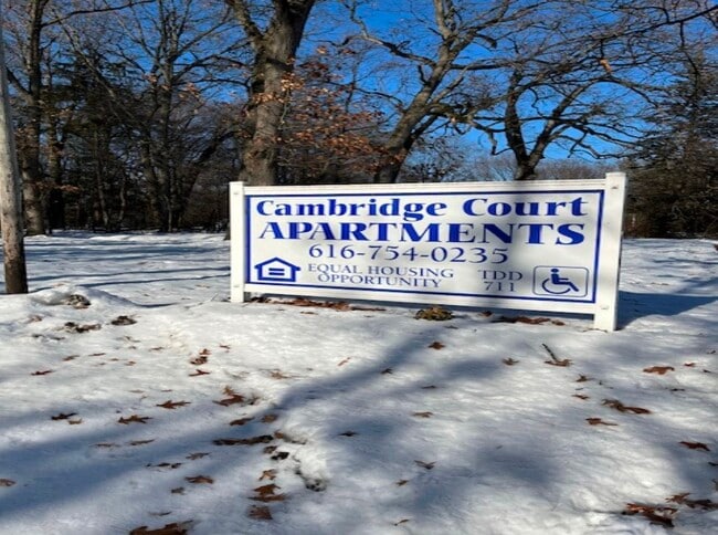 Building Photo - 305 S Walnut St