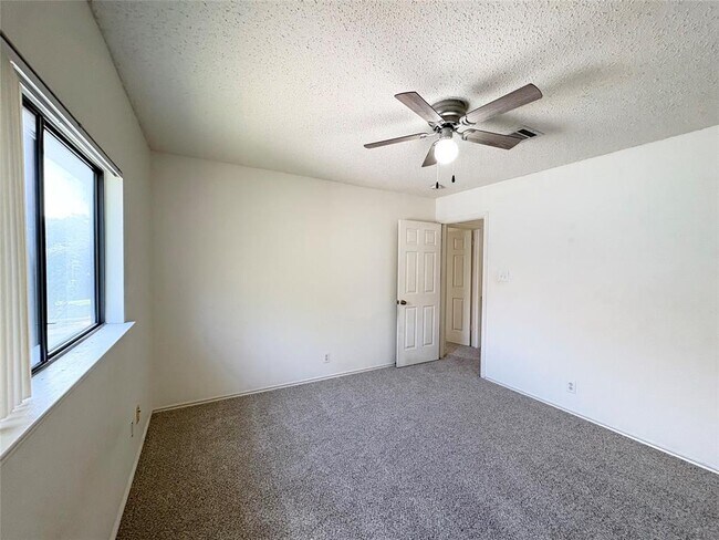 Building Photo - 8332 Montoya Cir