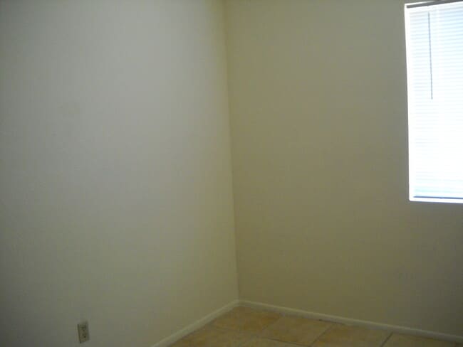 Building Photo - 1155 Plaza Maria
