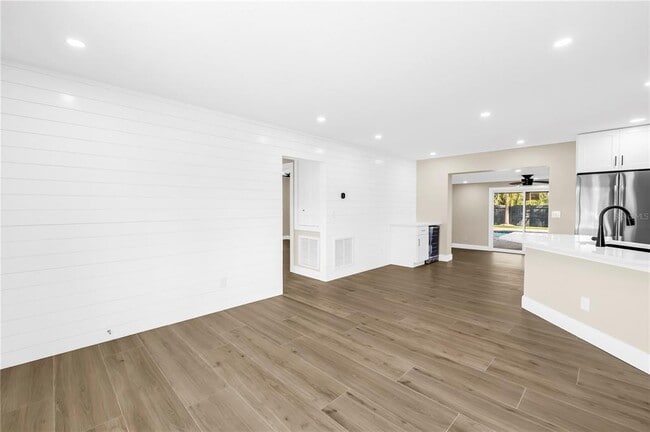 Building Photo - 4891 Venetian Blvd NE