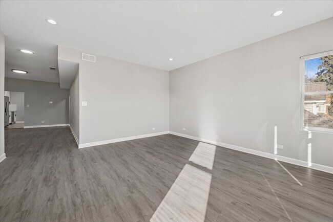 Building Photo - 8018 S Harvard Ave