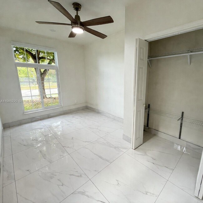 Building Photo - 27037 SW 142nd Ave