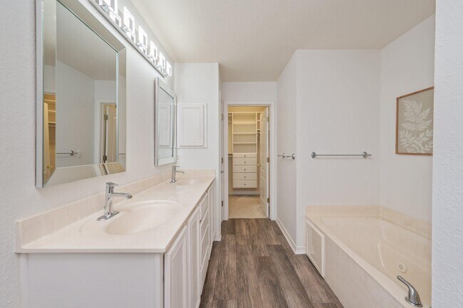 Building Photo - 265 Chipola Cove