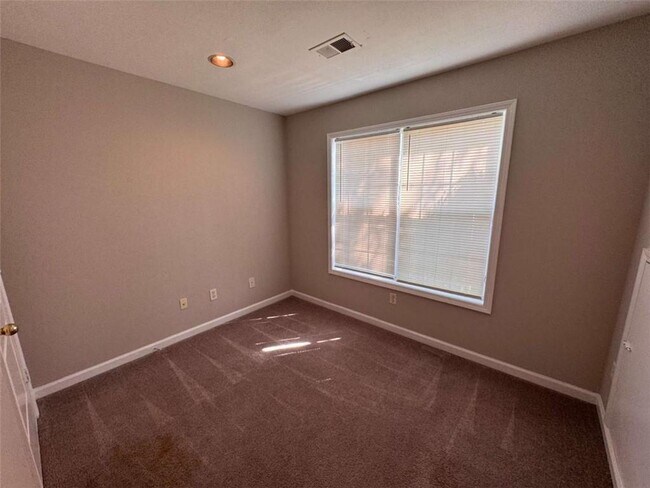 Building Photo - 451 Clear Blue Way