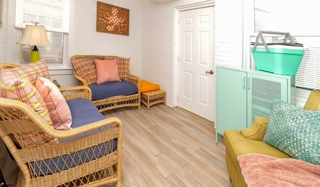 Building Photo - 5 N Newport Ave