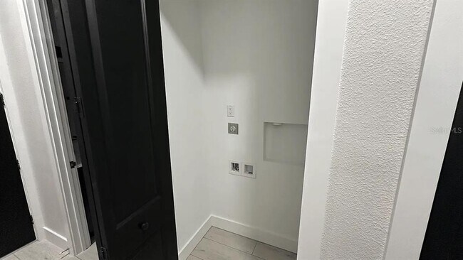 Building Photo - 710 Childs Ave