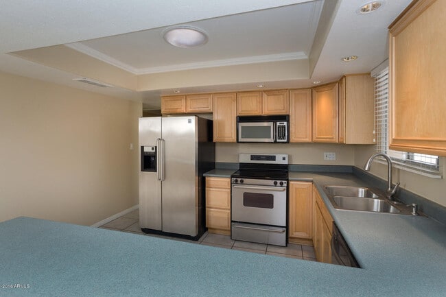 Building Photo - 610 E Malibu Dr