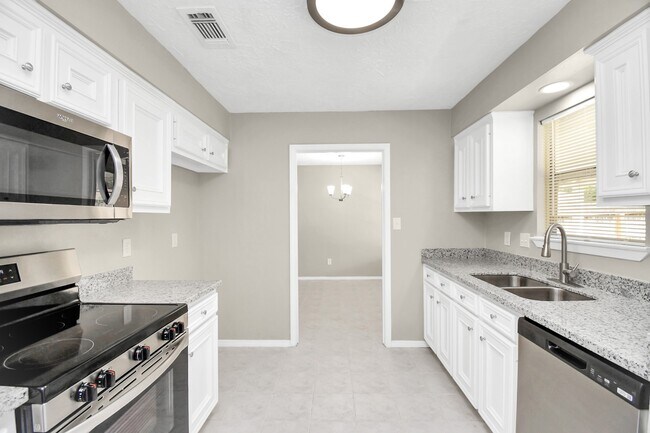 Building Photo - 14235 Bella Dr