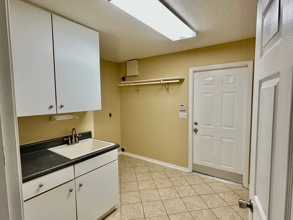 Building Photo - 640 Wedgewood Dr