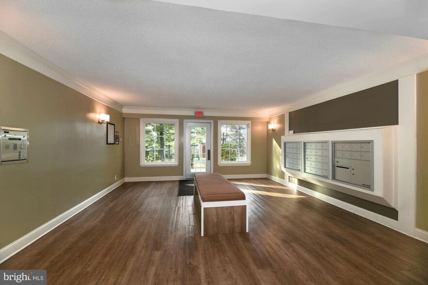 Building Photo - 7600 Tremayne Pl