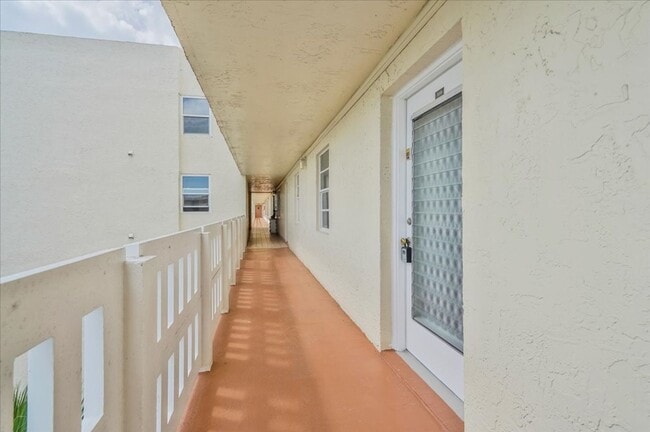 Building Photo - Meadowbrook Lakes View East Condominiums - Dania Beach