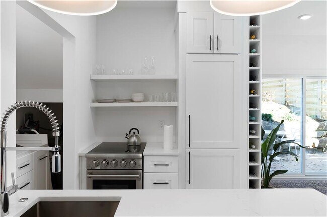 Building Photo - 217 Arnold Mill Rd