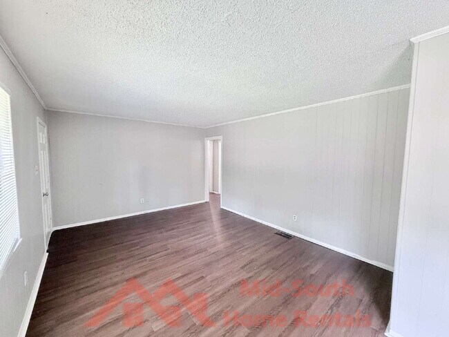 Building Photo - 3682 Suzanne Dr