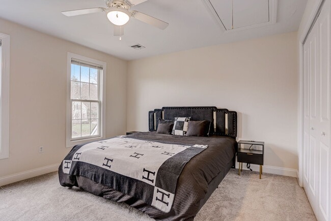 Building Photo - 45 Silver Fox Rd