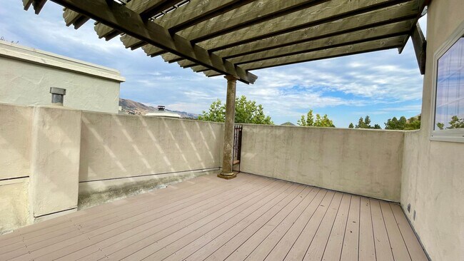 Building Photo - Stoneridge Garden Home with Air Conditioning *Available August 2026