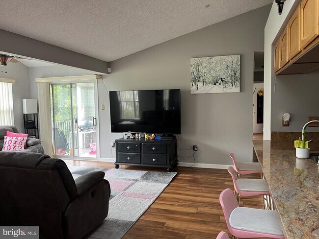 Building Photo - 14104 Valleyfield Dr
