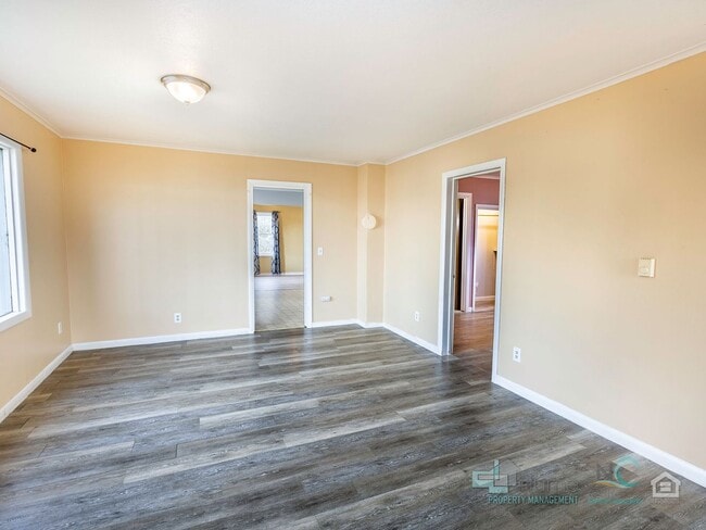 Building Photo - $500 OFF Special - Beautiful 4 Bed/1 Bath Home in Astoria