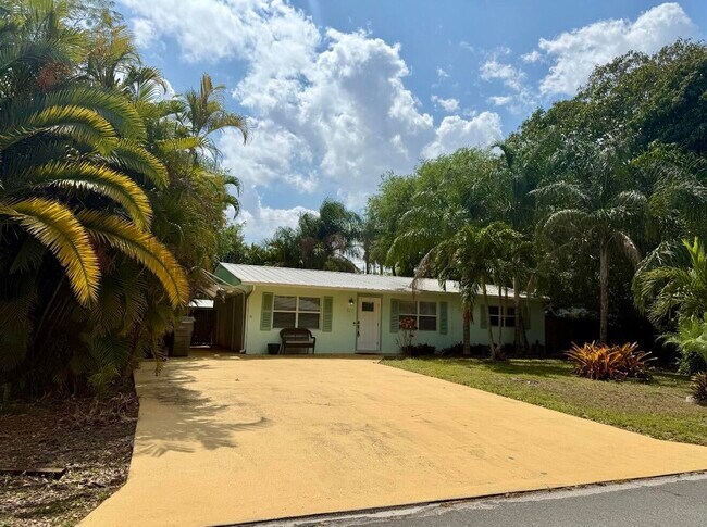 Building Photo - 511 SW N Riverpoint Dr