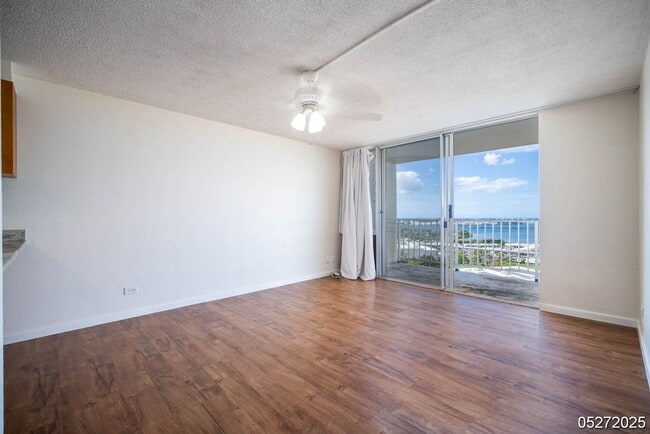 Building Photo - $2,350 / 1br - 552ft2 - Modern Comfort & Convenience 1BR/1BA/1PKG unit in Lele Pono Condo (Aiea)
