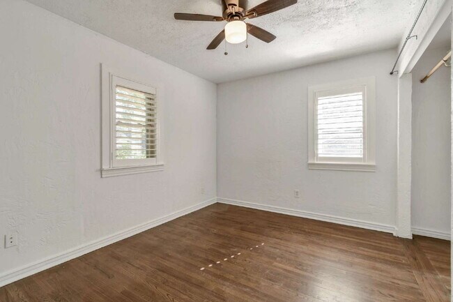 Building Photo - AVAILABLE NOW - Charming Sugar House Bungalow