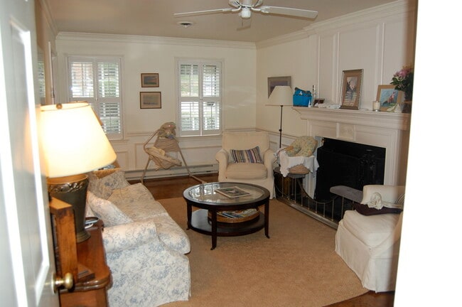 Building Photo - 211 Surrey Rd